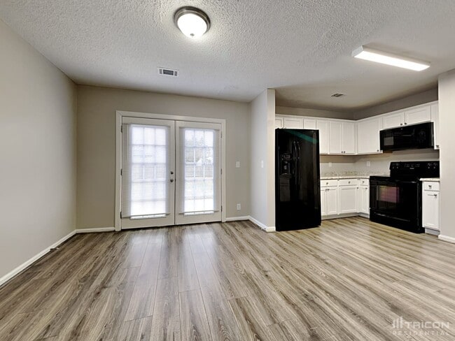Building Photo - 165 Springway Dr