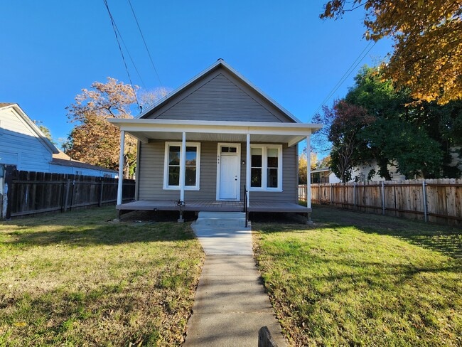 Primary Photo - 644 Cowles Ave