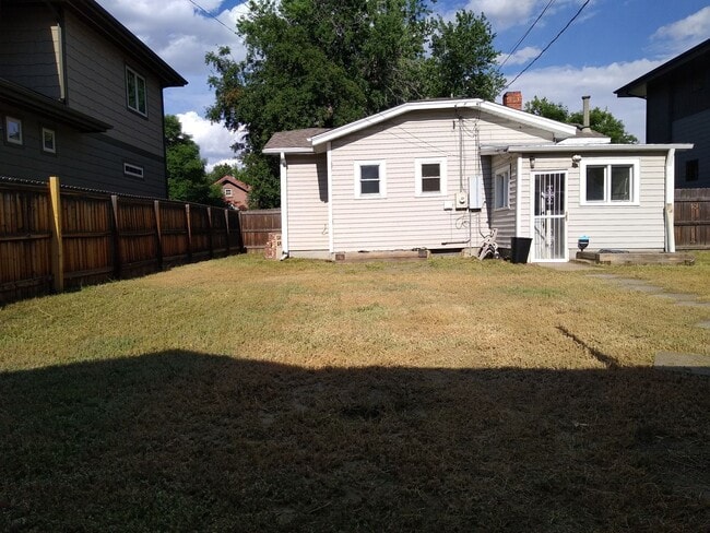 Building Photo - DU Charming 1920's Bungalow 2 Beds 1 Bath  Available Now