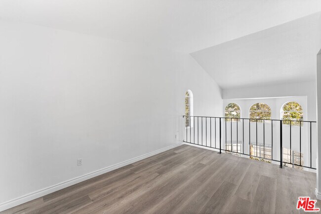 Building Photo - 37105 Zinnia St