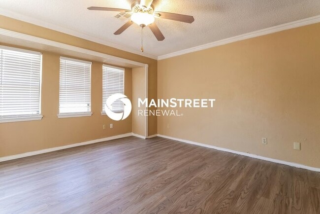 Building Photo - 3 Bedroom Pet-Friendly Home in Oklahoma City, OK with Main Street Renewal