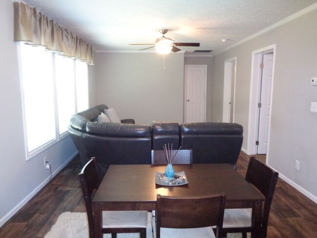 Building Photo - One Level House FOR RENT with a Country Se...
