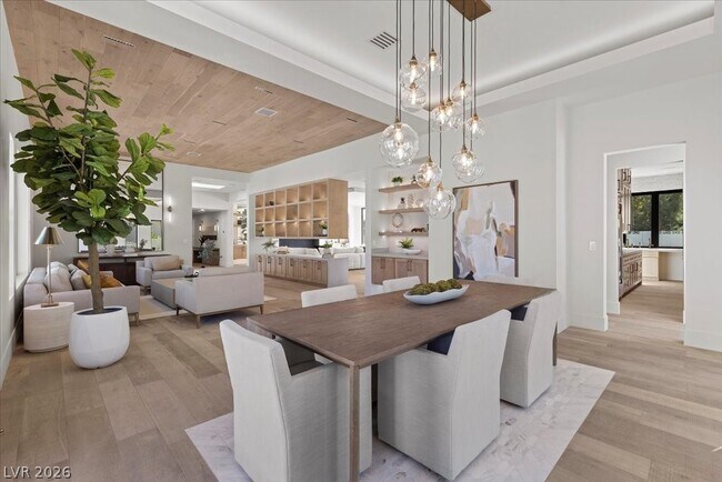 Building Photo - 2401 Driftwood Dr