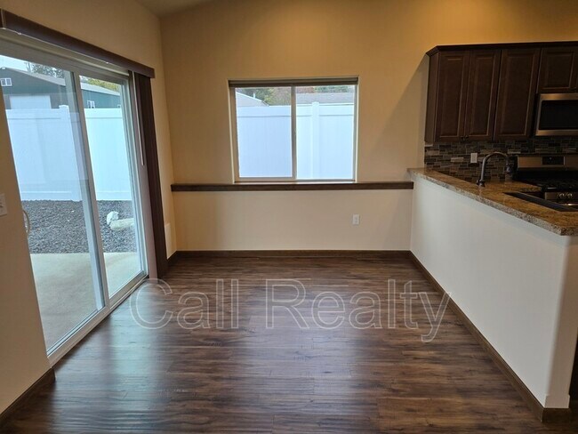 Building Photo - 4414 E Fairview Ave