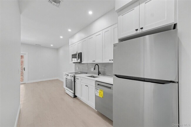 Building Photo - 10 Market St