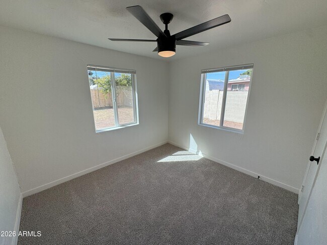Building Photo - 546 S Hobson
