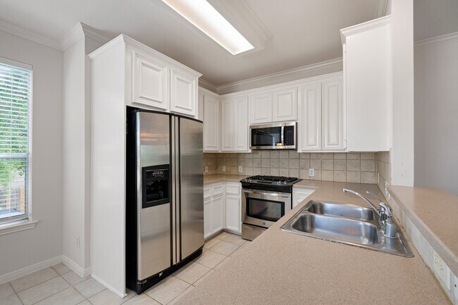 Building Photo - 1727 Hadley St