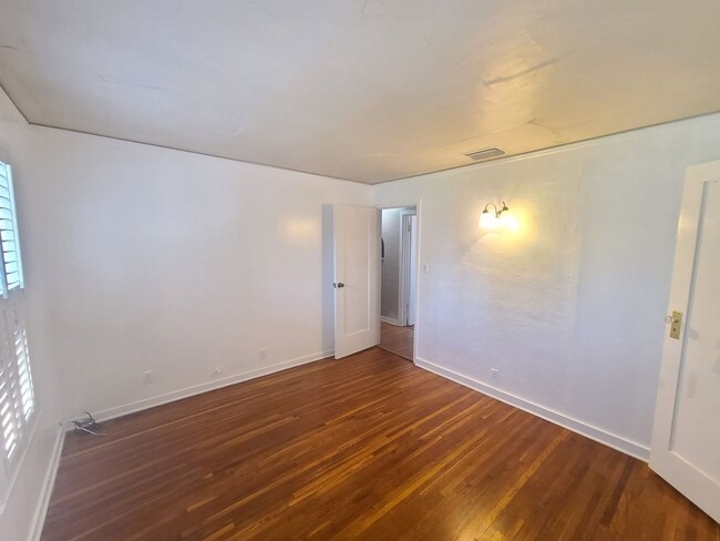 Building Photo - Home with All Utilities Included Now Available in Calexico!