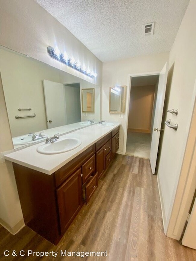 Building Photo - 2 br, 1 bath House - 1250 E Shaw Ave #217