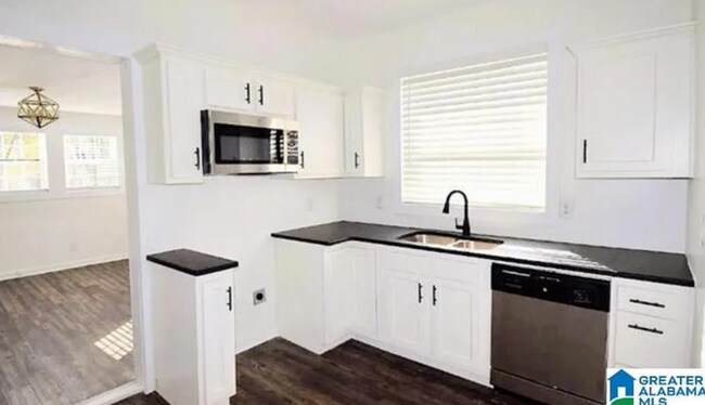 Building Photo - 117 3rd Ave S
