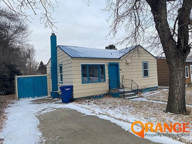 Building Photo - Spacious| Pet Friendly| Garage