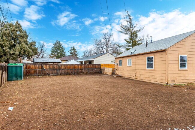 Building Photo - 981 Lansing St