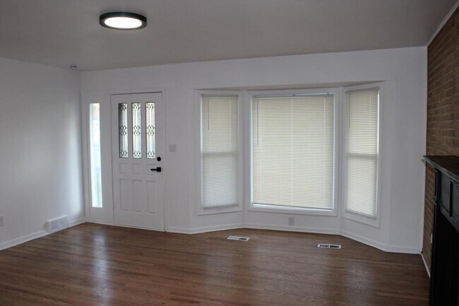 Building Photo - 4926 Haskell Ave