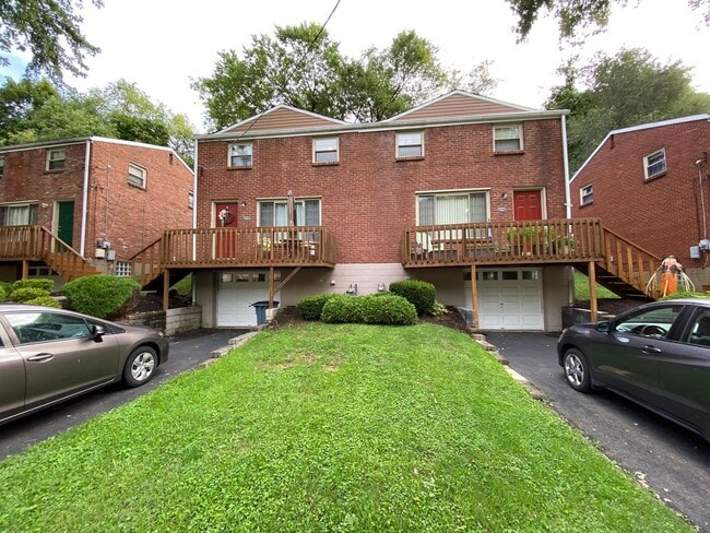 Primary Photo - Gorgeous 3 Bedroom Duplex in Castle Shanno...