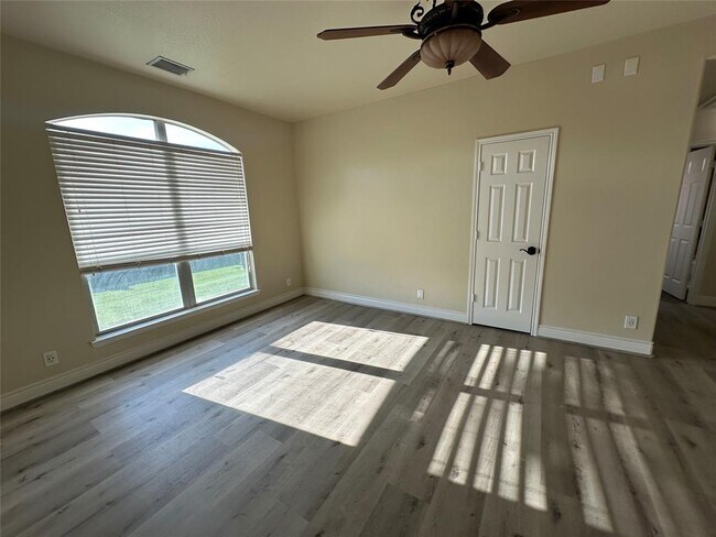 Building Photo - 5703 Saragosa Dr