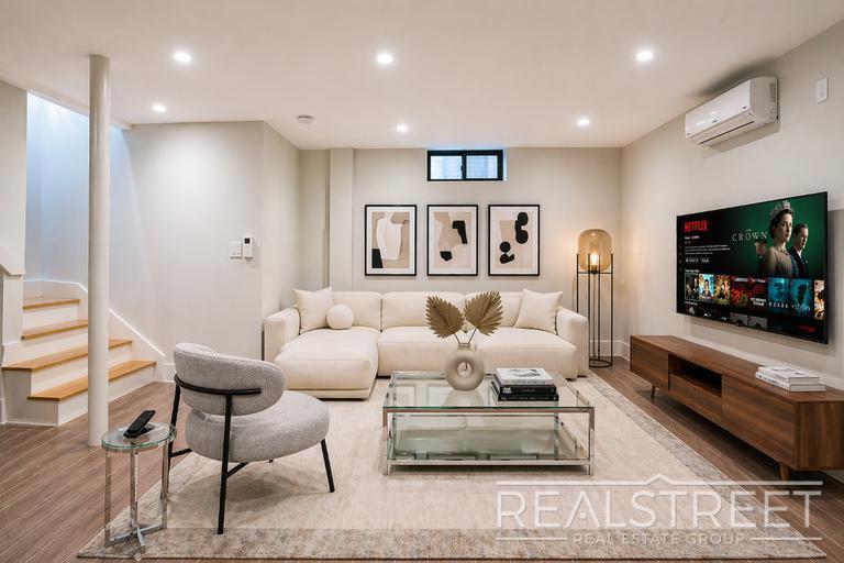 Building Photo - Spacious 2 Bed 1.5 Bath DUPLEX in Bed Stuy