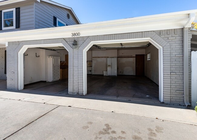 Building Photo - 3800 Templeton Gap Rd
