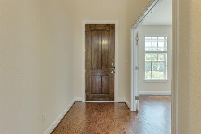 Building Photo - 4233 Privacy Hedge St