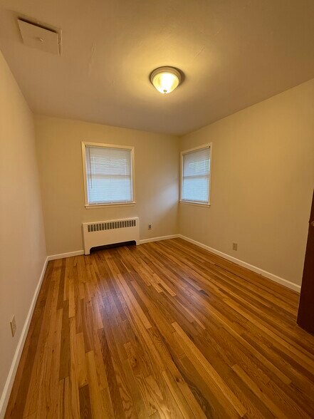 Building Photo - 1 Rosewood Dr