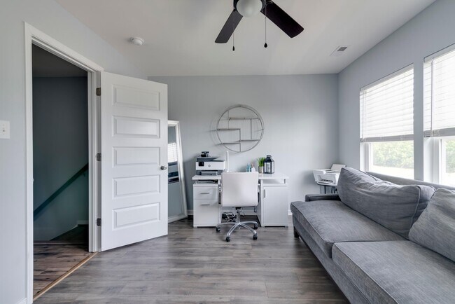 Third floor bedroom with pullout queen sofa bed - 2272 Perennial Cir