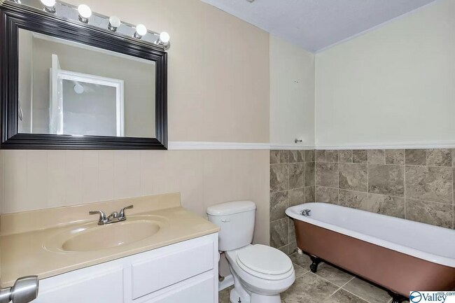 Building Photo - 13010 Coys Dr SE