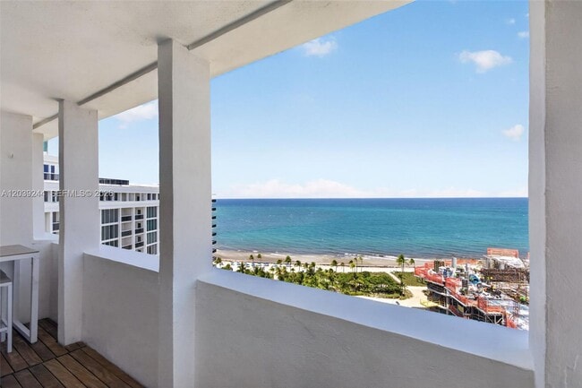 Building Photo - 10275 Collins Ave