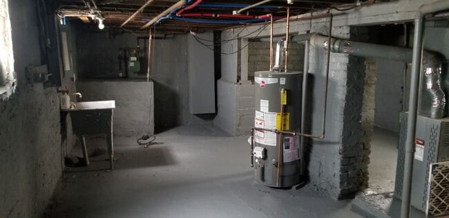 Building Photo - Old Brooklyn - 4 Bedroom Single Family Home