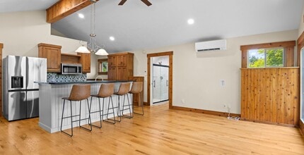 Building Photo - 3-Bedroom Home with Peekaboo Views of Silv...