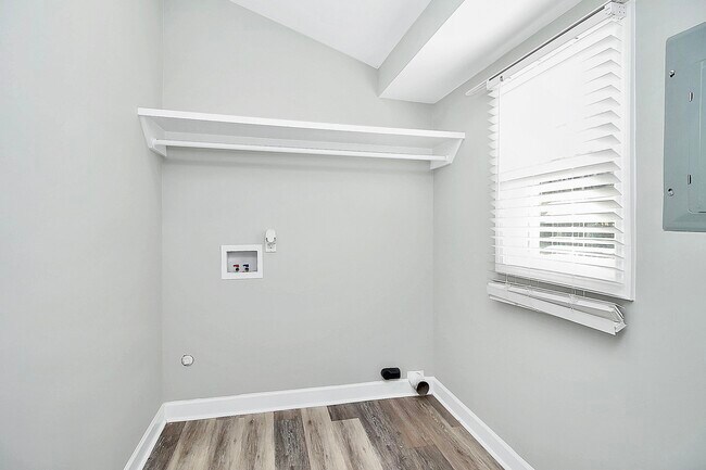 Building Photo - 2921 Ravencroft Dr