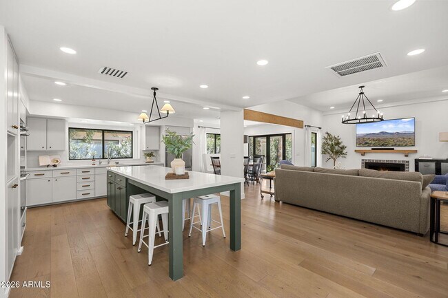 Building Photo - 7602 E Vía Del Reposo