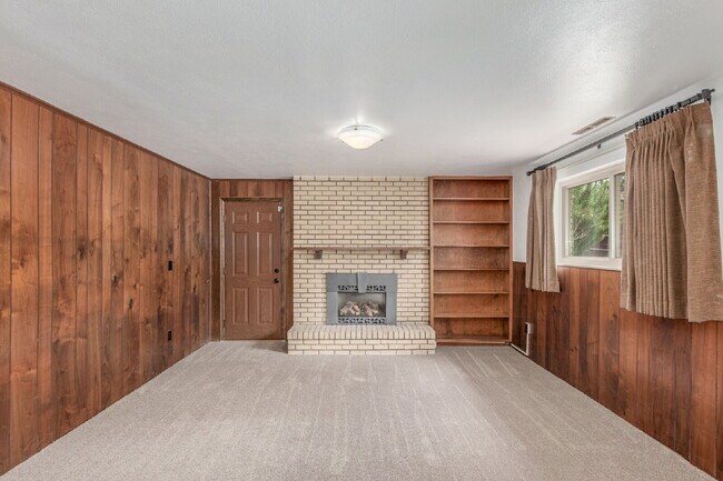 Building Photo - 6724 Knight Dr
