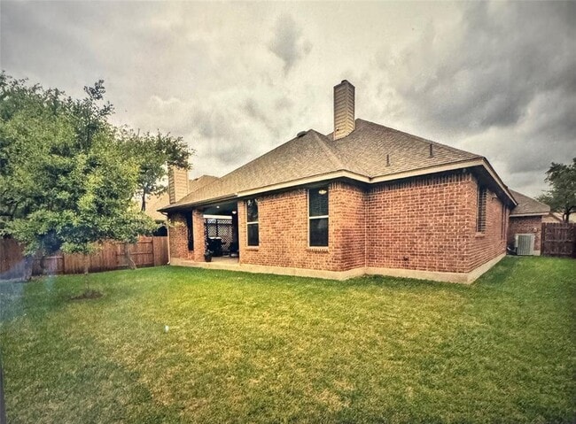 Building Photo - 2414 Sweetwater Ln