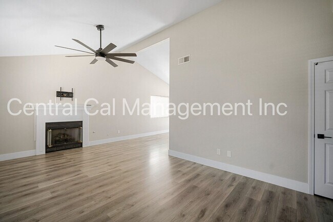 Building Photo - 3 Bedroom/2 Bath Home in Tyner Ranch - $2395 per month!
