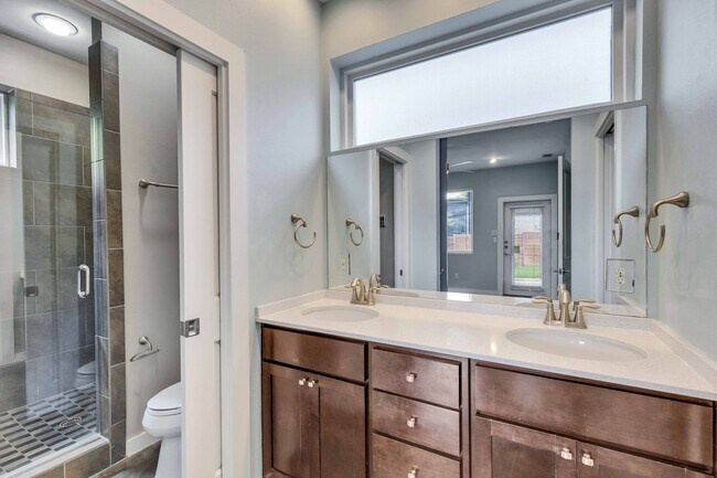 Building Photo - 3505 Villa Ct