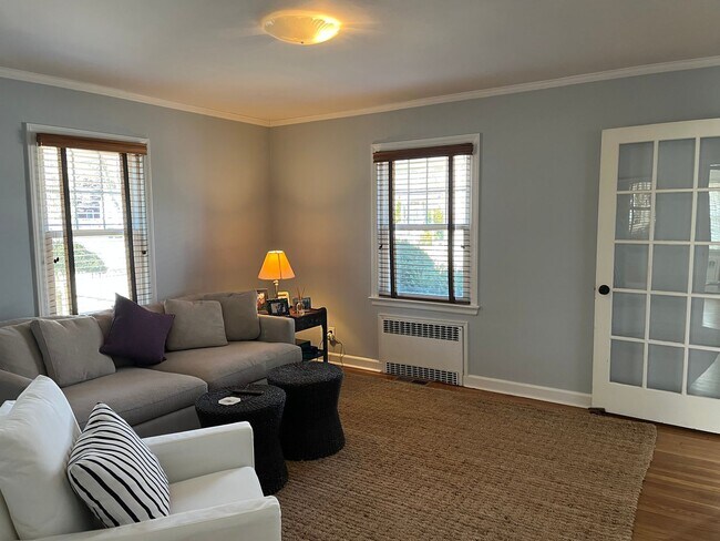 Building Photo - 3 Bedroom 2 Bath Furnished House Near Southport