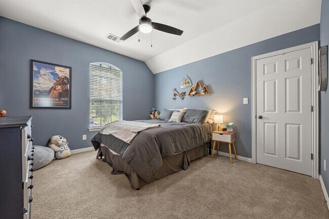 Building Photo - 128 Las Colinas Dr