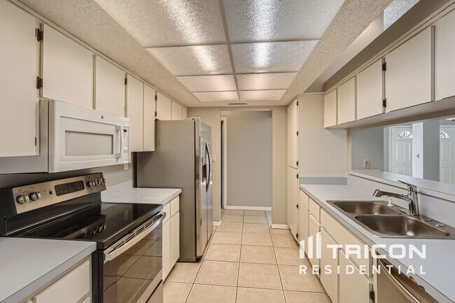 Building Photo - 11327 Rainbow Woods Loop