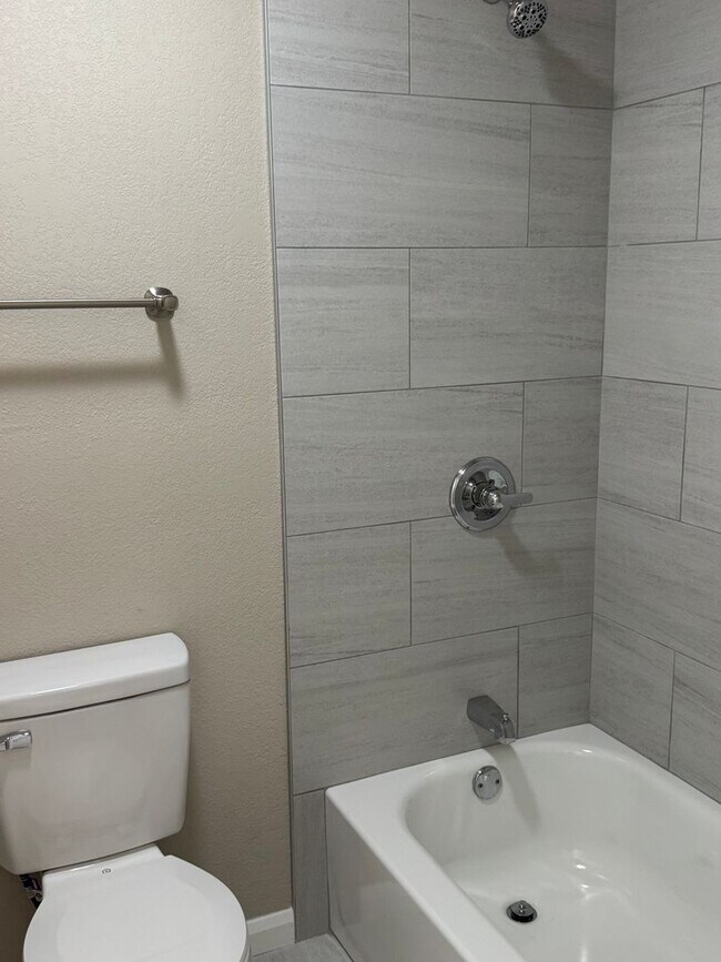 Building Photo - Fully Renovated 3 Bedroom Duplex in the he...
