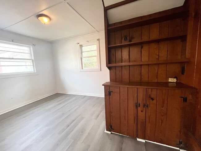 Building Photo - 804 Maple St