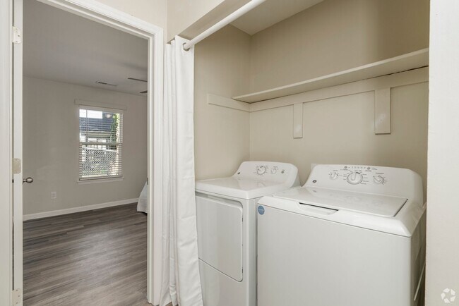 Building Photo - Hidden Gem! 2BD/1BTH with WiFi & Washer/Dryer Included!