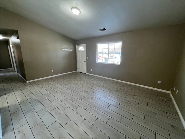 Building Photo - 1435 Cottage Pl