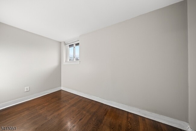 Building Photo - 339 N 6th St