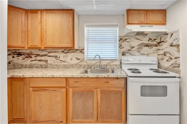 Building Photo - 3442 Skyland Dr