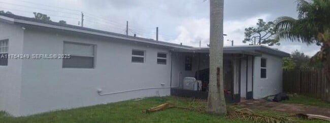 Building Photo - 3961 Park Ln