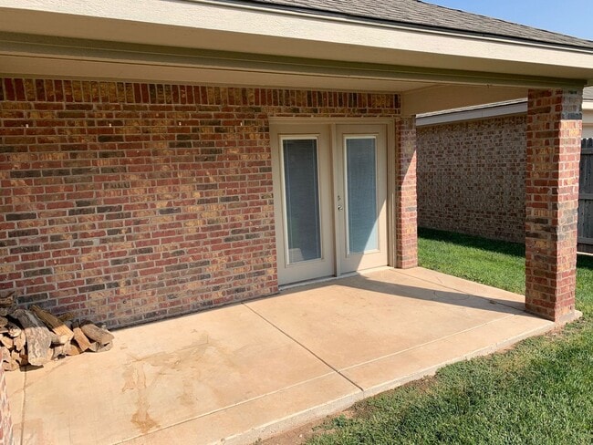 Building Photo - VERY NICE! 2/2/2