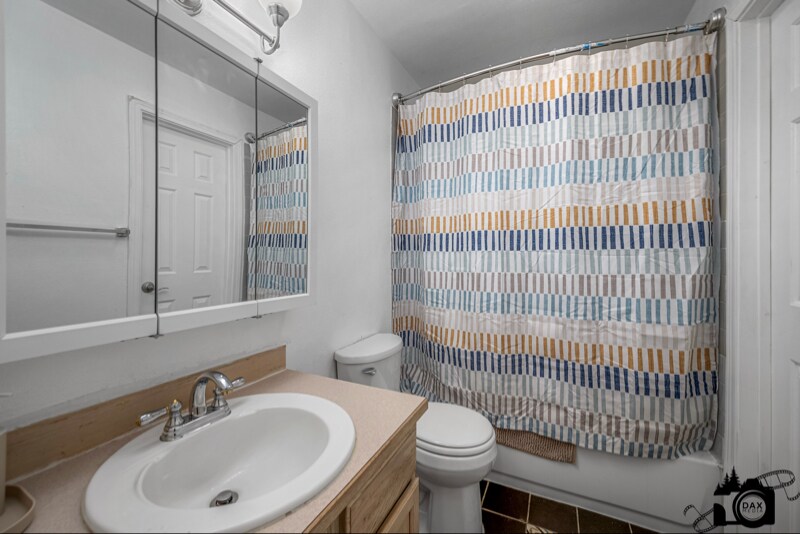 Building Photo - 4401 Reka Dr