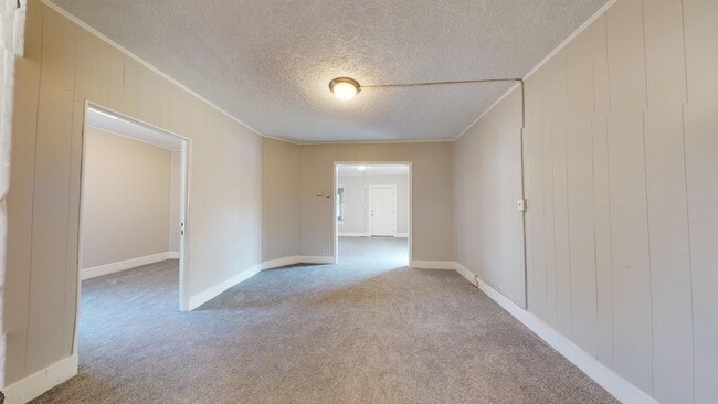 Building Photo - Huge 4 Bedroom Single Family House - almost 1500 SQ FT!