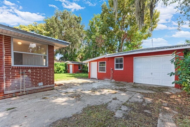 Building Photo - For Rent