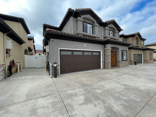 Building Photo - 6518 Walker Ave