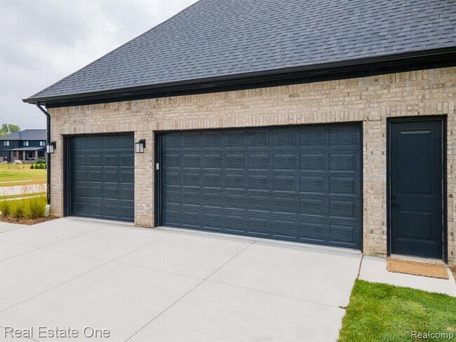 Building Photo - 850 Marlayna Dr